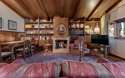 Libreria: Fotolijst, Meubilair, Eigendom, Tafel, Bankstel, Hout, Woonkamer, Interieur Ontwerp, Verlichting, Stoel