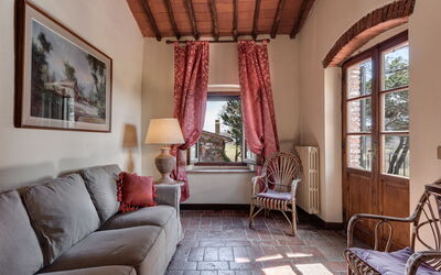 Terrazza: Fotolijst, Meubilair, Eigendom, Gebouw, Venster, Woonkamer, Tafel, Interieur Ontwerp, Comfort, Hout