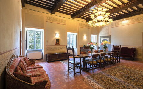 Villa Ivana - Cortona: Kamer, Eigendom, Gebouw, Plafond, Interieur Ontwerp, Landgoed, Huis, Onroerend Goed, Meubilair, Woonkamer