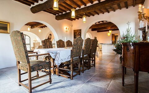 Luna Di Cortona: Eigendom, Gebouw, Kamer, Meubilair, Onroerend Goed, Interieur Ontwerp, Huis, Landgoed, Tafel, Plafond