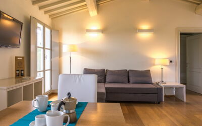 Bilocale (2+2Pax): Kamer, Interieur Ontwerp, Eigendom, Woonkamer, Meubilair, Verdieping, Muur, Plafond, Gebouw, Houten Vloer