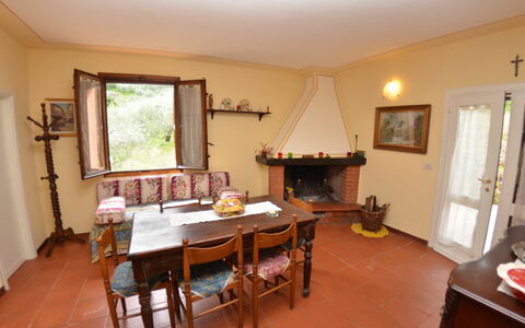 Agli Olivi: Kamer, Eigendom, Meubilair, Gebouw, Interieur Ontwerp, Eetkamer, Verdieping, Huis, Tafel, Woonkamer