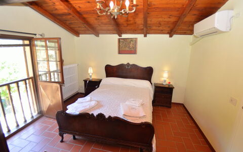 Agli Olivi: Slaapkamer, Kamer, Meubilair, Bed, Eigendom, Plafond, Laken, Bed Frame, Gebouw, Interieur Ontwerp