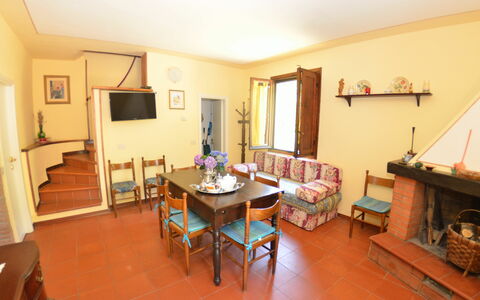 Agli Olivi: Kamer, Eigendom, Gebouw, Meubilair, Woonkamer, Interieur Ontwerp, Huis, Verdieping, Onroerend Goed, Tafel