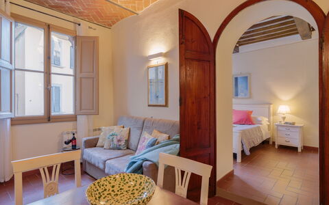 Marlene House: Meubilair, Eigendom, Venster, Comfort, Azure, Tafel, Hout, Interieur Ontwerp, Verlichting, Architectuur