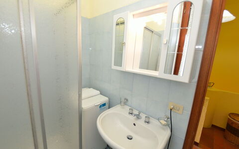 Aurora: Badkamer, Eigendom, Kamer, Wastafel In De Badkamer, Loodgieterswerkinrichting, Wastafel, Badkamer Accessoire, Huis, Onroerend Goed, Interieur Ontwerp