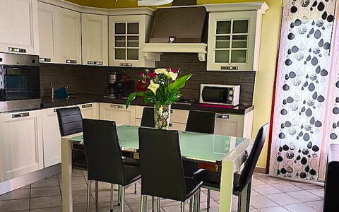 Ai Cuori: Meubilair, Interieur Ontwerp, Flooring, Verdieping, Stoel, Tafel, Keuken En Eettafel, Verlichting, Kamer, Keuken