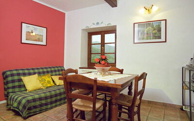 Al Sambuco Formica: Kamer, Eigendom, Meubilair, Interieur Ontwerp, Tafel, Gebouw, Huis, Eetkamer, Onroerend Goed, Muur