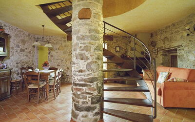 Al Sambuco Stalla: Eigendom, Interieur Ontwerp, Kamer, Trap, Muur, Verdieping, Huis, Plafond, Gebouw, Onroerend Goed