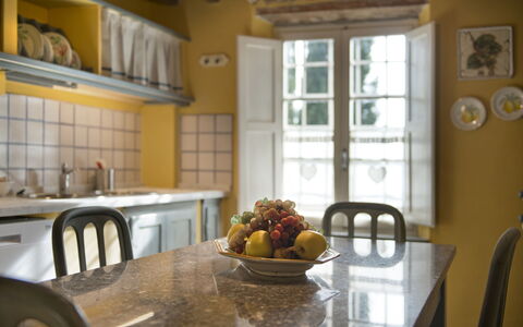 Borgo Antico Marina: Kamer, Eigendom, Meubilair, Interieur Ontwerp, Geel, Huis, Gebouw, Eetkamer, Onroerend Goed, Huis