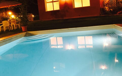 Borgo Di Zacco: Zwembad, Eigendom, Licht, Verlichting, Water, Vrije Tijd, Huis, Gebouw, Nacht, Hotel