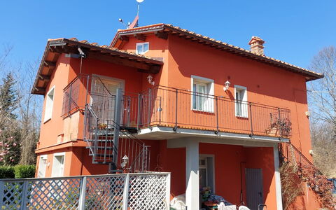 Borgo Di Zacco: Lucht, Venster, Gebouw, Hout, Boom, Huis, Deur, Fabriek, Buurt, Woongebied