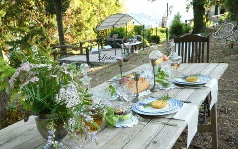 Emilia: Eigendom, Tafel, Maaltijd, Tuin, Backyard, Patio, Werf, Brunch, Buitentafel, Restaurant