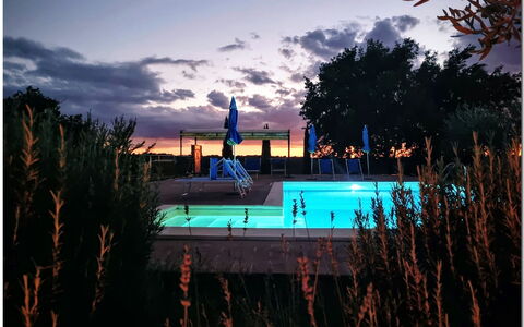 Villetta Di Cortona: Wolk, Lucht, Water, Zwembad, Boom, Fabriek, Rechthoek, Ochtend, Vrije Tijd, Natuurlijk Landschap