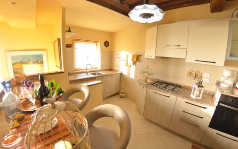 San Michele: Countertop, Kamer, Eigendom, Interieur Ontwerp, Keuken, Gebouw, Meubilair, Cabinetry, Huis, Onroerend Goed