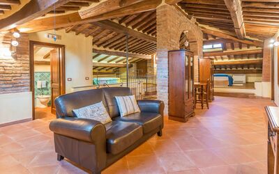 Ambra: Eigendom, Kamer, Gebouw, Interieur Ontwerp, Straal, Onroerend Goed, Meubilair, Woonkamer, Huis, Landgoed