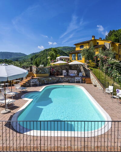 Villa Solaria: Zwembad, Eigendom, Toevlucht, Onroerend Goed, Landgoed, Gebouw, Vakantie, Badplaats, Huis, Vrije Tijd