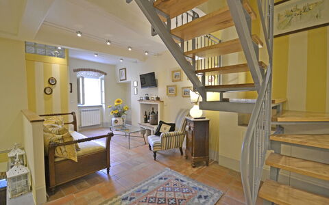 Appartamento Maccari: Kamer, Eigendom, Gebouw, Interieur Ontwerp, Plafond, Verdieping, Geel, Woonkamer, Huis, Huis