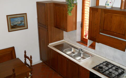 Agriturismo Girasole: Kamer, Meubilair, Eigendom, Cabinetry, Countertop, Beits, Keuken, Huis, Gebouw, Hardwood