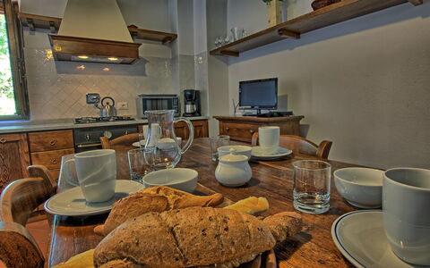 Sole Nel Prato: Kamer, Interieur Ontwerp, Eigendom, Meubilair, Tafel, Woonkamer, Gebouw, Huis, Onroerend Goed, Huis