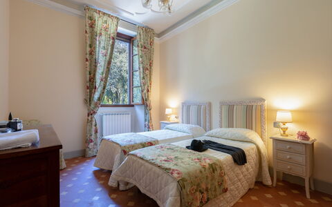 Il Marchese Di Ronta: Slaapkamer, Bed, Kamer, Meubilair, Eigendom, Laken, Interieur Ontwerp, Bed Frame, Verdieping, Muur