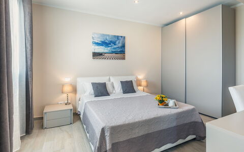 Villa Le Terme: Slaapkamer, Kamer, Meubilair, Eigendom, Bed, Interieur Ontwerp, Laken, Suite, Gebouw, Onroerend Goed