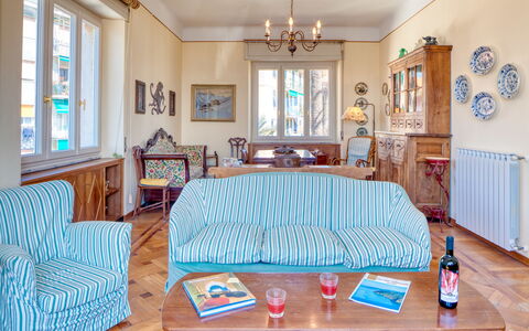 Apartment Mare Bello - Levanto: Meubilair, Kamer, Eigendom, Slaapkamer, Interieur Ontwerp, Blauw, Laken, Bed, Turkoois, Bedding