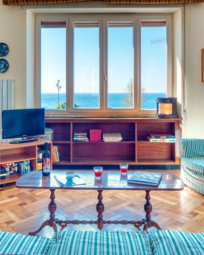 Apartment Mare Bello - Levanto: Kamer, Meubilair, Woonkamer, Blauw, Interieur Ontwerp, Turkoois, Eigendom, Huis, Gebouw, Tafel