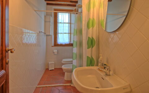 Casa Legoli: Badkamer, Kamer, Eigendom, Gebouw, Interieur Ontwerp, Huis, Verdieping, Onroerend Goed, Architectuur, Loodgieterswerkinrichting