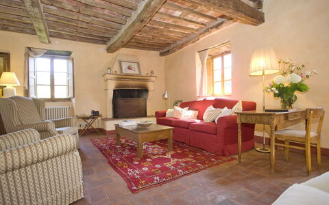 Bottino: Kamer, Meubilair, Woonkamer, Eigendom, Interieur Ontwerp, Gebouw, Verdieping, Plafond, Huis, Huis