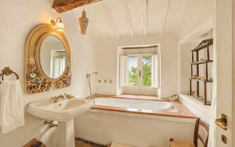 Camporempoli: Muur, Loodgieterswerkinrichting, Interieur Ontwerp, Badkamer, Bad, Verlichting, Plafond, Loodgieter, Kraan, Huis