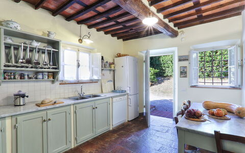 Casa Rosa: Eigendom, Kamer, Gebouw, Keuken, Plafond, Countertop, Huis, Interieur Ontwerp, Meubilair, Onroerend Goed