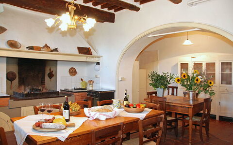 Fubbiano: Kamer, Eigendom, Gebouw, Plafond, Eetkamer, Interieur Ontwerp, Meubilair, Tafel, Huis, Onroerend Goed