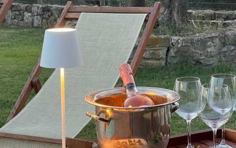 La Corte Di Campalli: Voedsel, Tableware, Dishware, Tafel, Fabriek, Ingrediënt, Keuken, Serveware, Wijnglas