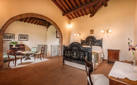 La Corte Di Campalli: Meubilair, Fotolijst, Hout, Gebouw, Interieur Ontwerp, Comfort, Architectuur, Bed Frame, Verdieping, Woonkamer