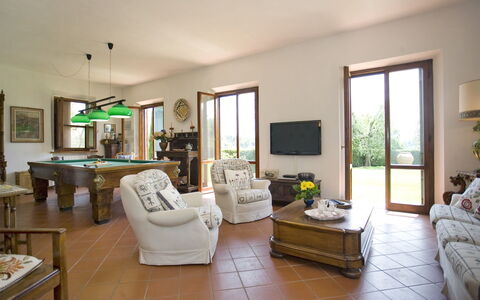 La Fonte: Woonkamer, Kamer, Eigendom, Gebouw, Meubilair, Interieur Ontwerp, Verdieping, Huis, Huis, Onroerend Goed