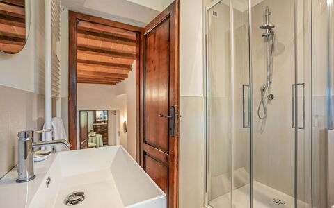 La Fonte: Interieur Ontwerp, Flooring, Verdieping, Hout, Loodgieterswerkinrichting, Badkamer, Plafond, Kamer, Verlichting, Loodgieter