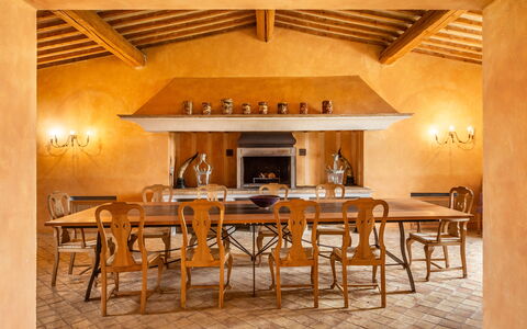 Lavacchio 12: Meubilair, Tafel, Stoel, Hout, Verdieping, Gebouw, Flooring, Onroerend Goed