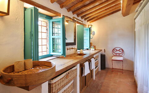 Macennere: Kamer, Eigendom, Gebouw, Badkamer, Huis, Interieur Ontwerp, Meubilair, Plafond, Onroerend Goed, Verdieping