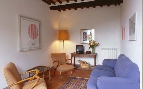 Magrini: Woonkamer, Kamer, Eigendom, Meubilair, Interieur Ontwerp, Gebouw, Huis, Tafel, Onroerend Goed, Plafond