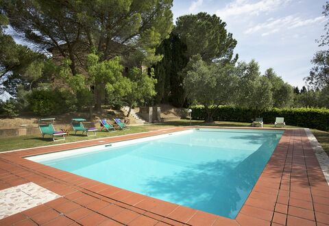 Malmantile: Zwembad, Eigendom, Vrije Tijd, Gras, Onroerend Goed, Huis, Backyard, Huis, Rechthoek, Boom