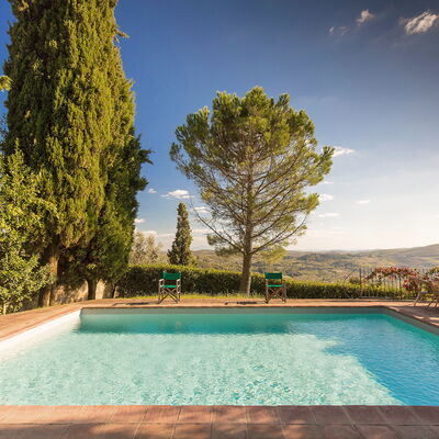 Pozza Di Volpaia: Water, Lucht, Eigendom, Fabriek, Wolk, Groen, Zwembad, Natuur, Azure, Boom