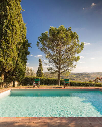 Pozza Di Volpaia: Water, Lucht, Eigendom, Fabriek, Wolk, Groen, Zwembad, Natuur, Azure, Boom