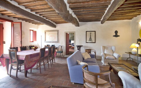 Ricavoli: Kamer, Eigendom, Gebouw, Interieur Ontwerp, Meubilair, Straal, Onroerend Goed, Plafond, Woonkamer, Huis