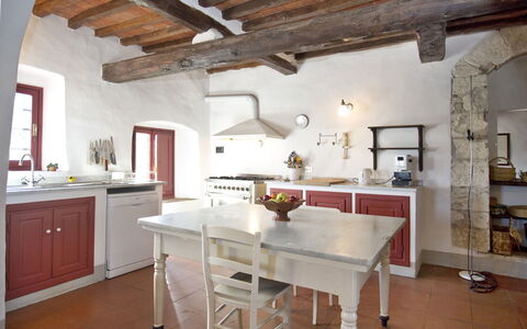 Ricavoli: Kamer, Eigendom, Meubilair, Gebouw, Keuken, Countertop, Plafond, Interieur Ontwerp, Verdieping, Huis