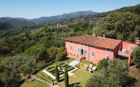 Villa Igea 13: Lucht, Gebouw, Fabriek, Berg, Natuur, Boom, Venster, Land Lot, Natuurlijk Landschap, Huis