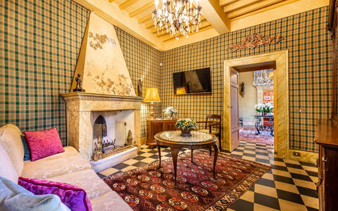 Villa Igea 13: Meubilair, Decoratie, Interieur Ontwerp, Purper, Verdieping, Flooring, Gebouw, Onroerend Goed, Woonkamer, Huis