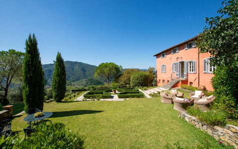 Villa Igea 13: Fabriek, Lucht, Eigendom, Gebouw, Boom, Natuurlijk Landschap, Venster, Land Lot, Huis, Struik