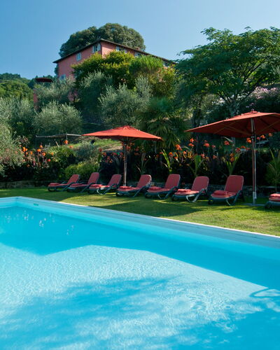 Villa Igea 13: Water, Fabriek, Eigendom, Zwembad, Lucht, Azure, Boom, Gebouw, Schaduw, Zwemwater