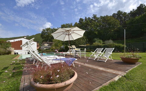 Villa San Lorenzo: Eigendom, Backyard, Werf, Onroerend Goed, Huis, Verblijf, Huis, Tuin, Landscaping, Gebouw